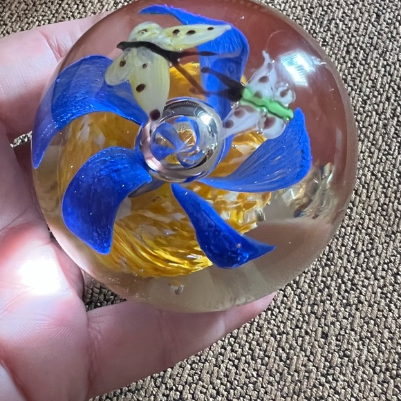 Glass Paperweight with Controlled Bubble and Flower - Picture 7 of 16